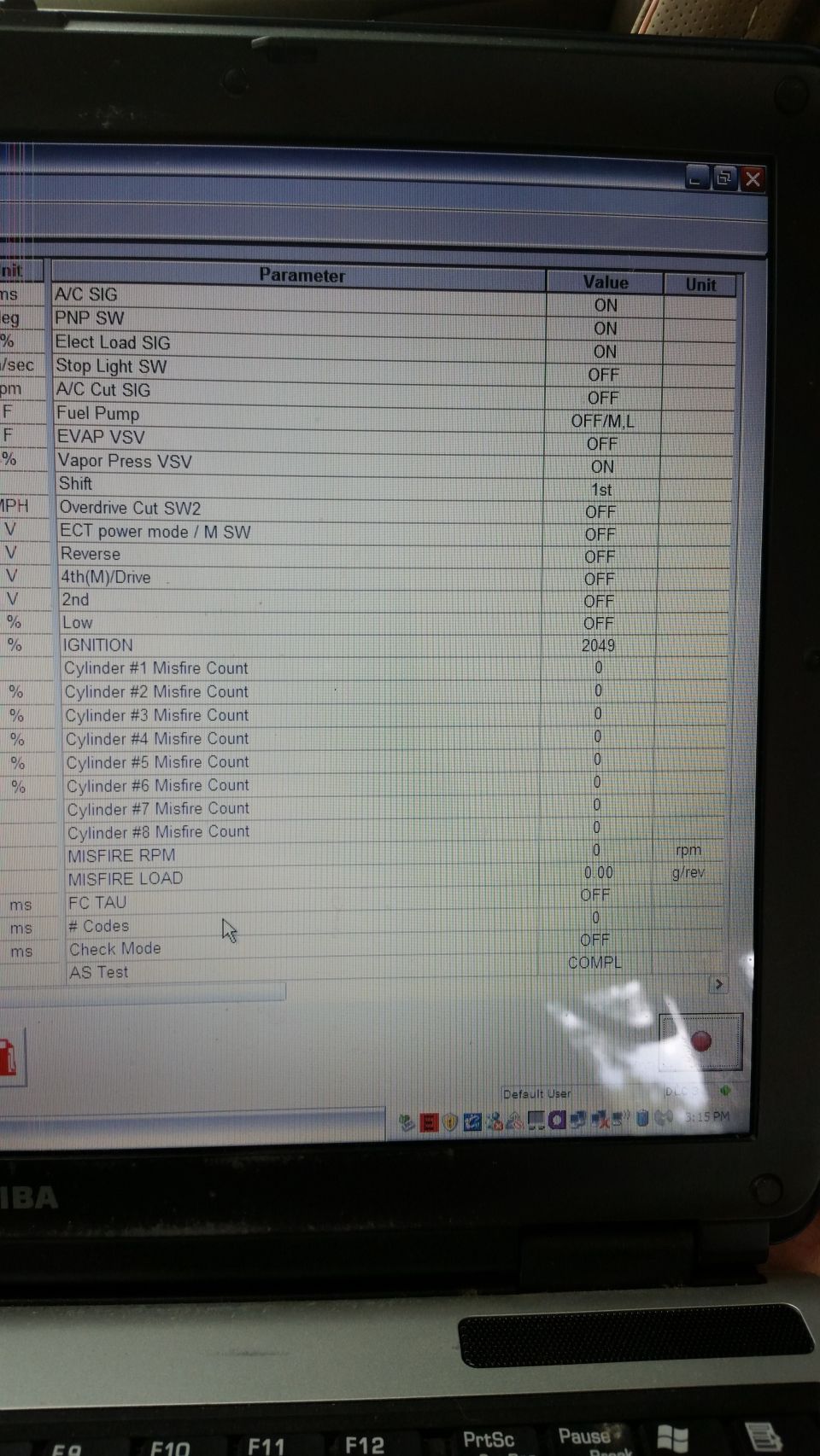 Laptop screen showing diagnostic data for a 1999 Lexus LX 470.