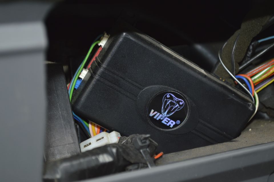 Viper alarm module with wiring harness