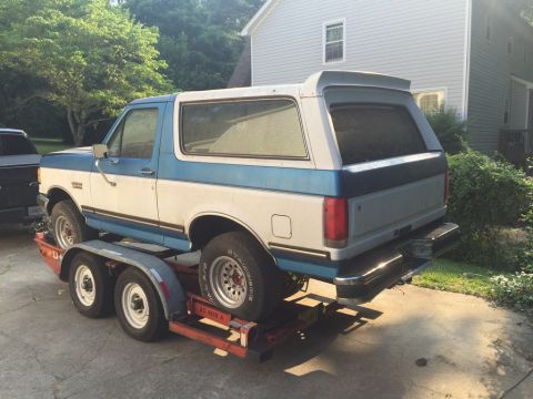 1989 Ford Bronco - here she is again when i first brought her home. notice all the dirt and sap and junk all over her from where she had been sitting outside…