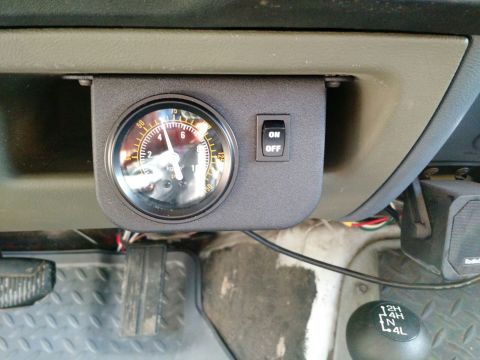 1992 Ford Bronco - An aftermarket air pressure gauge and switch are installed in the vehicle's interior.