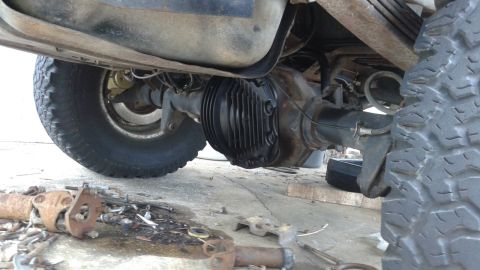 1996 Ford Bronco - this is an factory aluminum differential cover from newer Ford 10.5 Sterling axle which direct swaps onto older 10.25 Sterling axles. i pai…