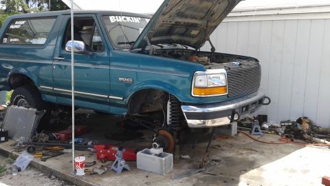 1996 Ford Bronco - got the suspension mostly done. now time to install the engine. needed to raise truck jsut enough for the hoists legs to go under but low e…