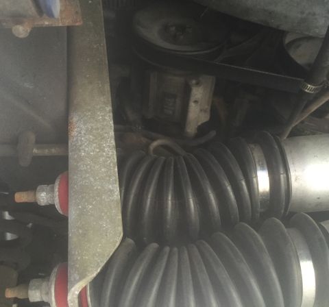 1995 Ford Bronco - Close-up view of engine components, including bellows and a pulley system, with visible text from Supermotors.net.