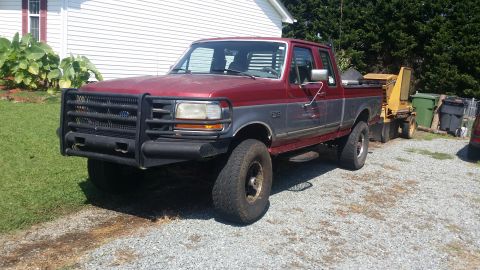 1996 Ford F-250 - Overall good shape. Only real damage I could see was in the left rear quarter, looks like he might have jack knifed a trailer into the bed…
