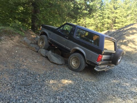 1995 Ford Bronco - Rock test area