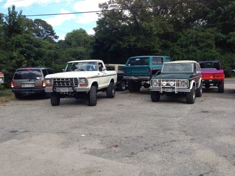 1979 Ford Bronco - A green 1978 Ford Bronco is parked in front of other vehicles.