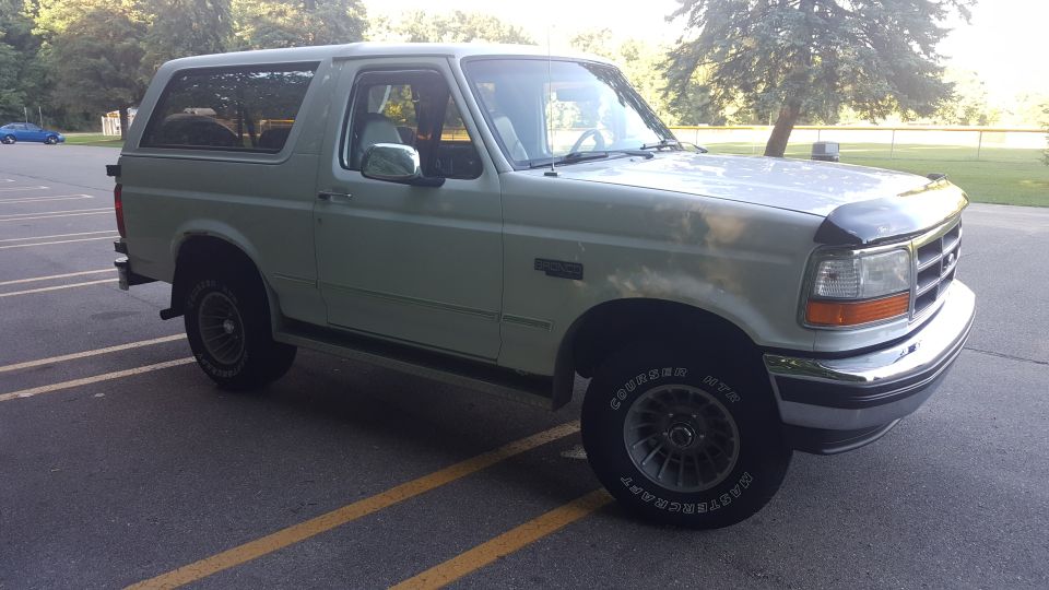 Light-colored 1995 Ford Bronco 3q-front view