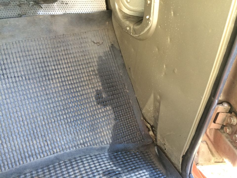 Interior floor mat and door jamb of a vehicle