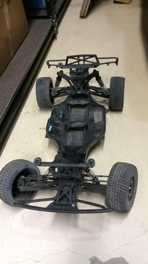 1989 Ford Bronco - The chassis of a remote control car is shown, its suspension system and tires.
