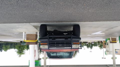 1996 Ford F-250 - Supermotors is inverting this picture and I do not know why. Anyway. If you can see it clearly, the front tires are now upright....no align…