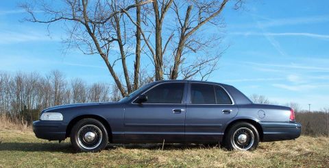 1998 Ford Crown Victoria - This sedan has a distinctive body style that suggests a later model year than claimed.