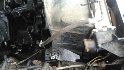 1996 Ford Bronco - top view of mount with the radiator and fan shroud mocked into place. there should be plenty of room to clear everything