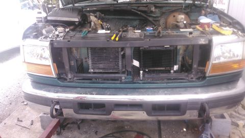 1996 Ford Bronco - how it looks form the front. im gonig to paint the brackets for the cooler so it wont be seen easilly