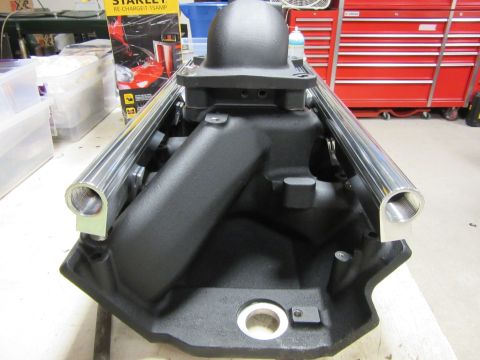 Black intake manifold with polished aluminum fuel rails