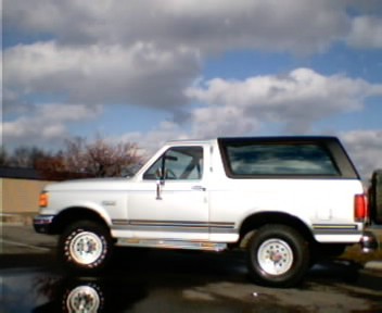 1987 Ford Bronco - pearl paint kickin in
