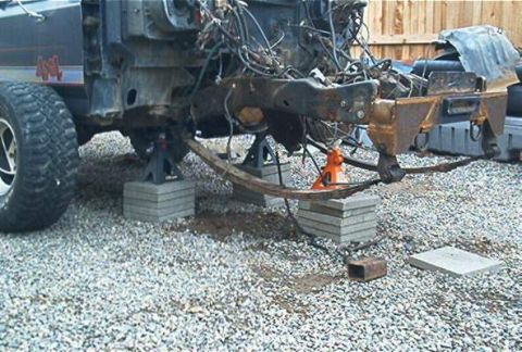 1986 Ford Bronco - Is it just me or does this leaf angle look alot better than when the shackle was to the rear. I probably could have figured this out if I w…