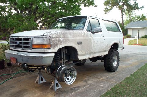1995 Ford Bronco - Using "the string method" to align my front end in order to order new heavy duty steering links.