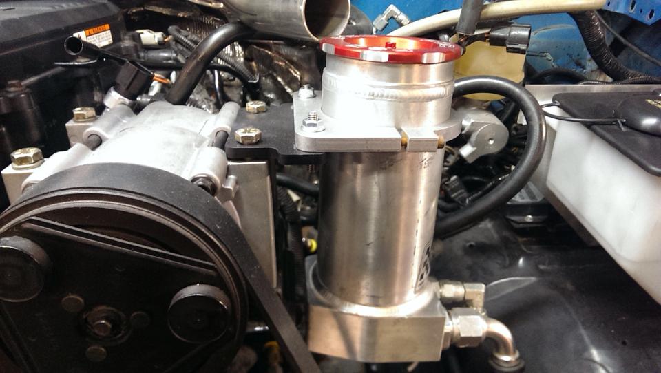 Aluminum reservoir with red cap and Supermotors logo
