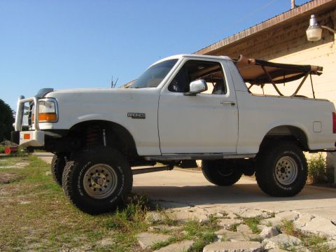 1992 Ford Bronco - This lifted 1992 Ford Bronco is parked outdoors under a clear blue sky.