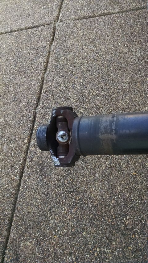 1983 Ford Bronco - It broke AGAIN because the builder didn't grease the 2nd front U-joint.
