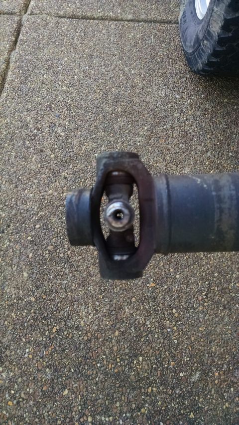 1983 Ford Bronco - It broke AGAIN because the builder didn't grease the 2nd front U-joint.