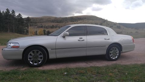 2004 Lincoln Town Car photo