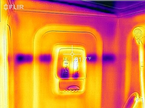 1995 Chevrolet P30 1 Ton - Step Van - FLIR thermal camera image of a shower enclosure with handheld sprayer, center spot reading 81.7 degrees Fahrenheit.
