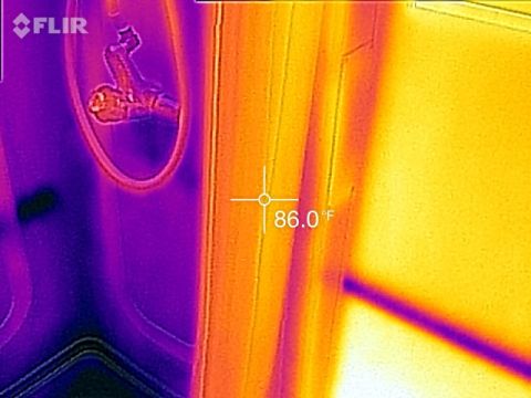 1995 Chevrolet P30 1 Ton - Step Van - A thermal image shows a close-up of a pipe with a valve attached. A temperature reading of 86.0°F is displayed on the screen.