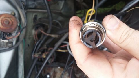 1984 Ford Bronco - Plug 1