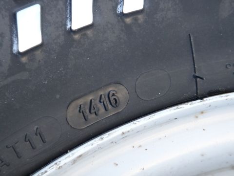 1995 Chevrolet P30 1 Ton - Step Van - The DOT code on the tire indicates it was manufactured in 2016, not 1995.