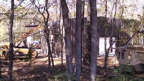 2004 Land Rover Land Rover - With the South sheets up, the cantilevers could go on.