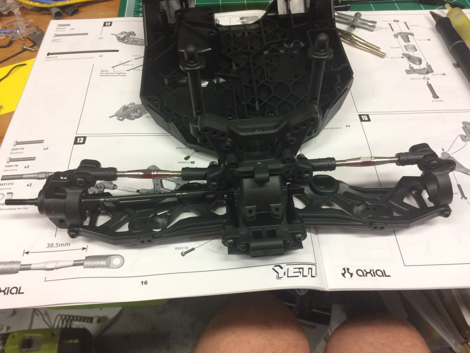 RC car chassis and assembly instructions