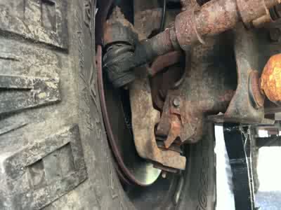 1996 Ford Bronco - Front passenger side axle moving