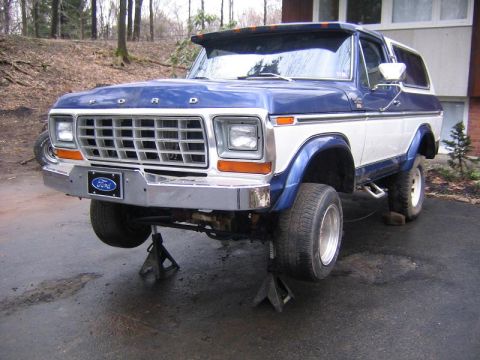 1978 Ford Bronco - Front Dana 44 ready to come out