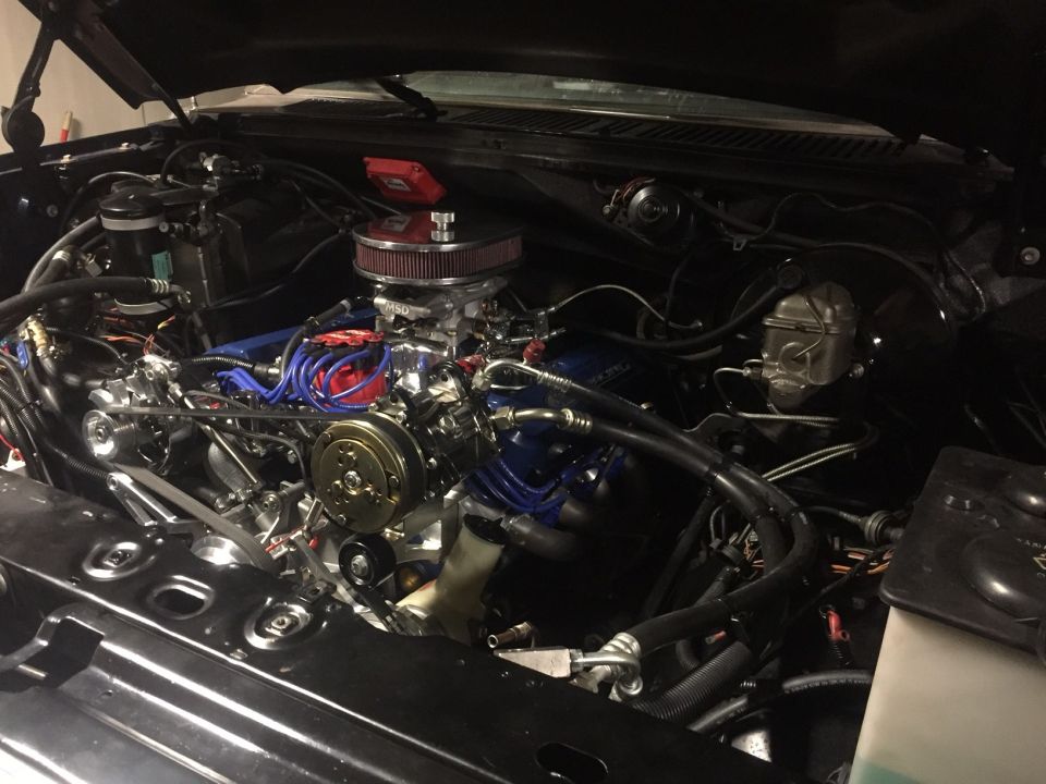 Engine bay with V8 engine, carburetor, and air filter