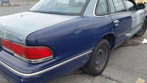 1991 Ford LTD Crown Victoria - The rear quarter panel and side of a 1991 Ford Crown Victoria LTD, showing a two-tone blue and grey paint job.