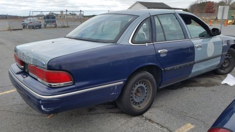 1991 Ford LTD Crown Victoria - This Ford Crown Victoria has a mismatched paint scheme with blue and gray panels.