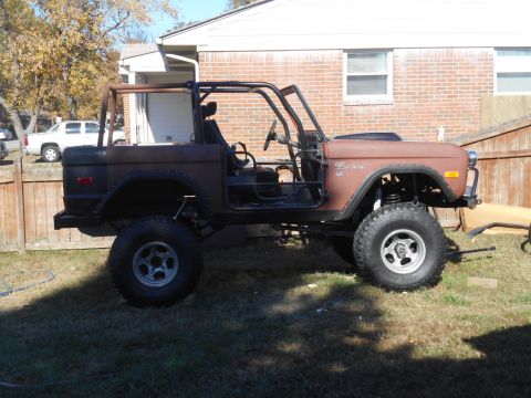 1972 Ford Bronco - This 1972 Ford Bronco is undergoing restoration, a custom roll cage and lifted suspension.