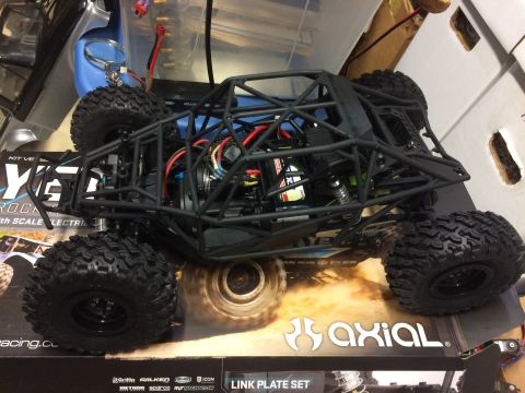 1989 Ford Bronco - This remote-controlled rock crawler features a tube frame chassis and aggressive off-road tires.