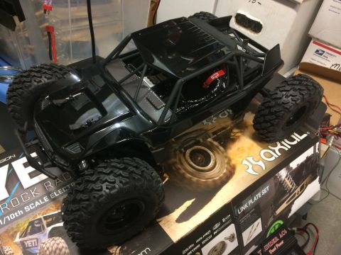 1989 Ford Bronco - This remote control rock racer features a roll cage and aggressive off-road tires.