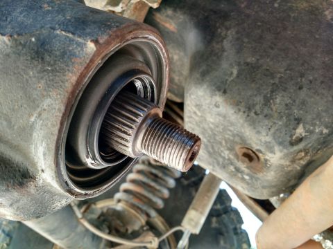 1992 Ford Bronco - seal in place, next step is to rethread the pinion shaft. I was told this couldn't or rather shouldn't be done, but since the front dana 44…