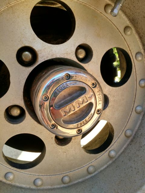 1992 Ford Bronco - Old milemarker hub, they use a hex head bit on the retaining screws.