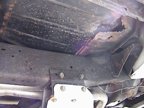 1995 Ford Bronco - Passenger under body.