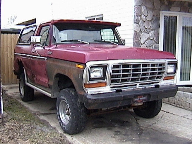 Red and brown 1978 Ford Bronco front 3/4 view