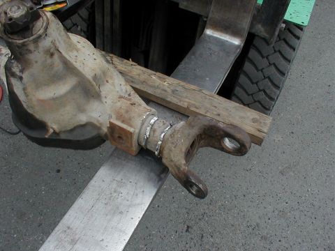 1983 Ford Bronco - taking off swaybar bracket