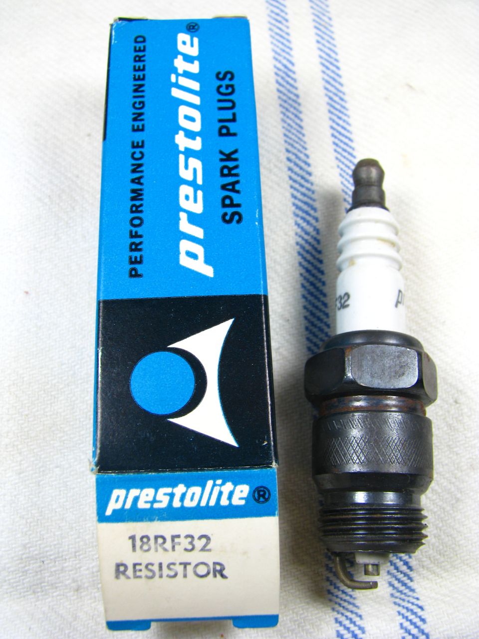 Prestolite 18RF32 resistor spark plug and its packaging