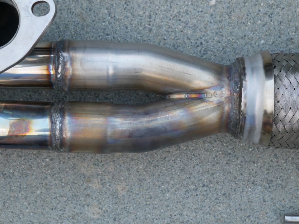Exhaust pipe Y-junction with braided flex pipe and flange