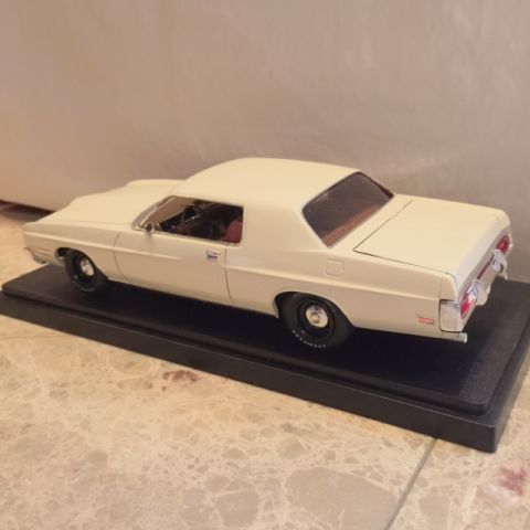 2004 Ford Crown Victoria - A model of a vintage car is shown from the side on a display stand.