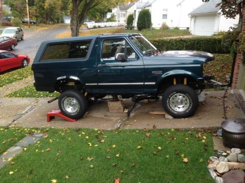 1995 Ford Bronco - Under repair