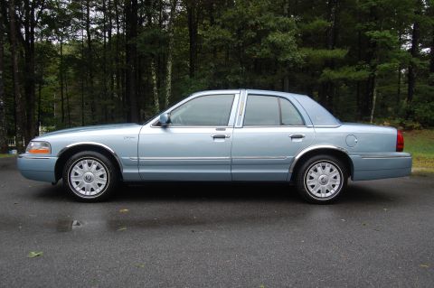 2005 Mercury Grand Marquis photo